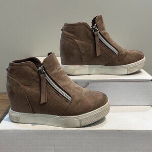 Steve Madden Girls JCaliber high-top Wedge Sneaker, size 13M, Great condition!
